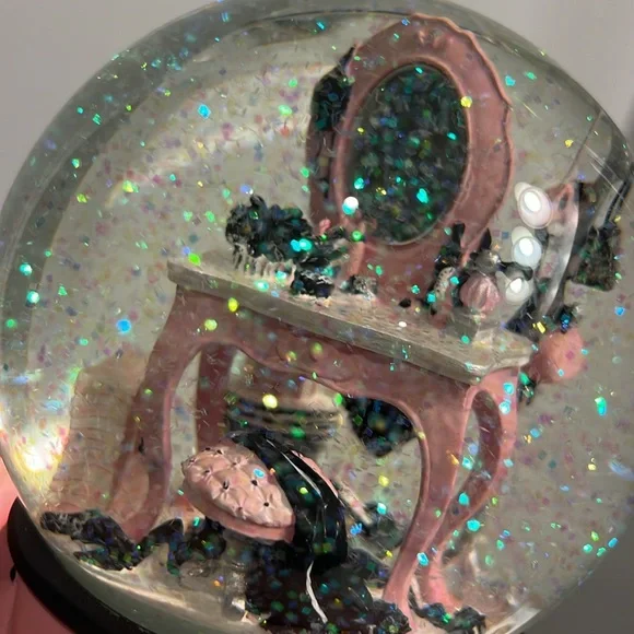 Victoria's Secret Vintage Musical Globe - Picture 7 of 17